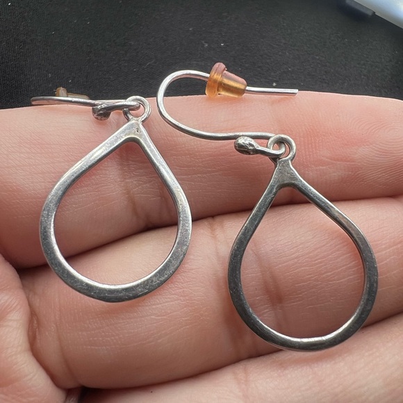 Simple Sterling silver dangle earrings - Picture 2 of 3